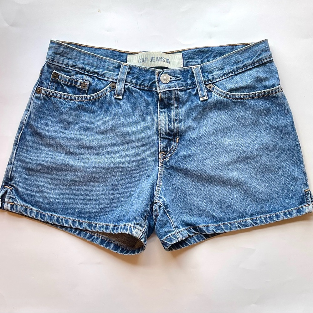 GAP Women's Classic Blue Jean 5 Pocket Shorts- Size 6
